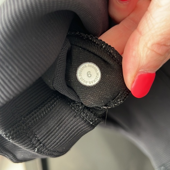 Lululemon Energy High-Neck Longline Ribbed Bra in Black - Picture 4 of 4